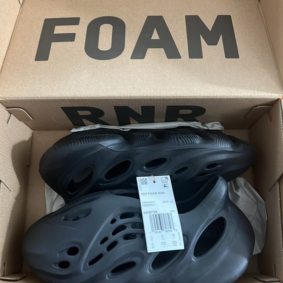 NWT adidas Yeezy Foam Runner ‘Onyx’ HP8739 Cavalodesigns store Size 5 - Picture 8 of 8